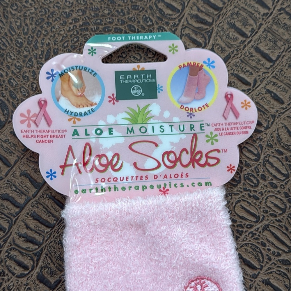 Earth Therapeutics Aloe Moisture Socks Pink, Spa Soft Hydrating Socks, One Size - Picture 2 of 4